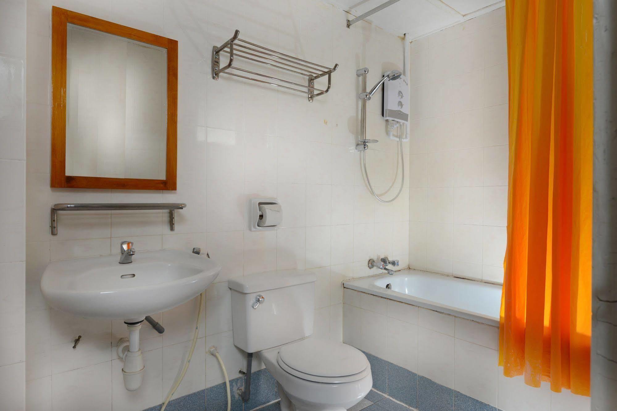 Perdana Serviced Apartment & Resorts Padang Mat Sirat Exterior foto